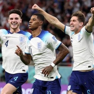 爱游戏体育-英媒赞索斯盖特踢出“淘汰赛足球”：不华丽，但能赢！