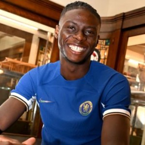 爱游戏体育-切尔西宣布乌戈舒库加盟 双方签下“7+1”合同