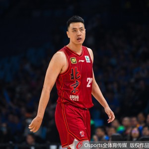 爱游戏体育-北汽男篮预计以两年老将合同续约翟晓川 后者希望能“一人一城”