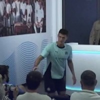 爱游戏体育-有礼貌在新闻发布会之前，帕瓦尔与现场所有记者握手