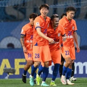 爱游戏APP-马德兴：泰山给中国足球提气 放弃控球才是正道